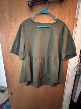 Casual Olive Green Peplum Short Sleeve Tunic - Women
